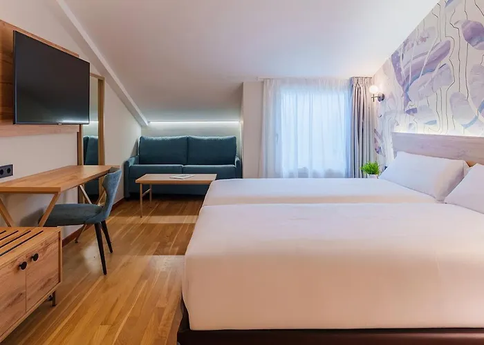 Отель Spirit Ciudad De Burgos 3*