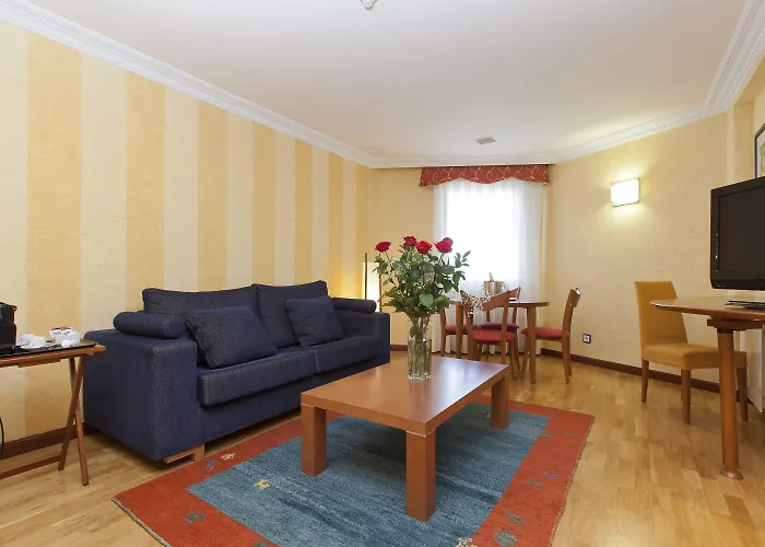 Отель Spirit Ciudad De Burgos 3*